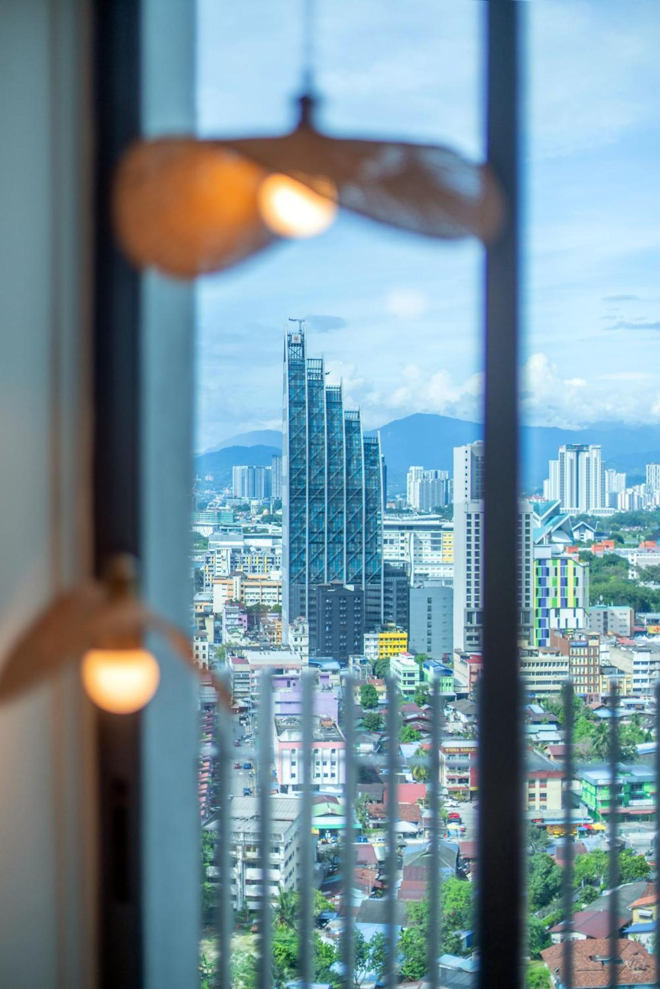 The Colony & Luxe With Klcc View Skypool By Cobnb * Kuala Lumpur
