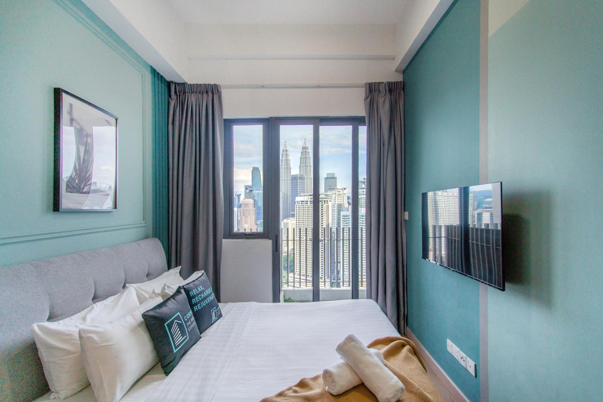 The Colony & Luxe With Klcc View Skypool By Cobnb Kuala Lumpur