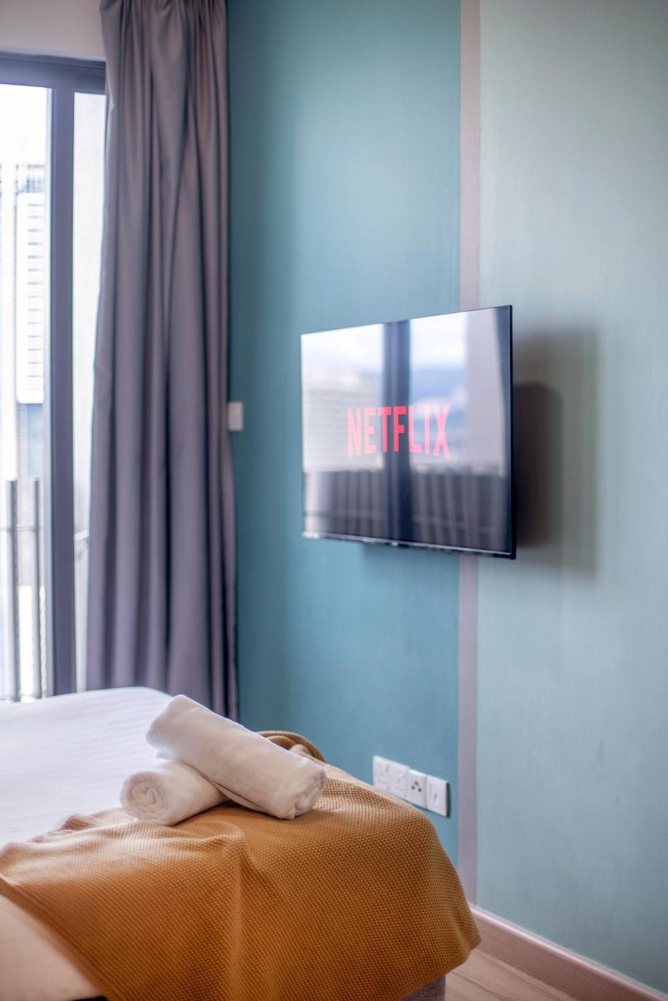 The Colony & Luxe With Klcc View Skypool By Cobnb * Kuala Lumpur