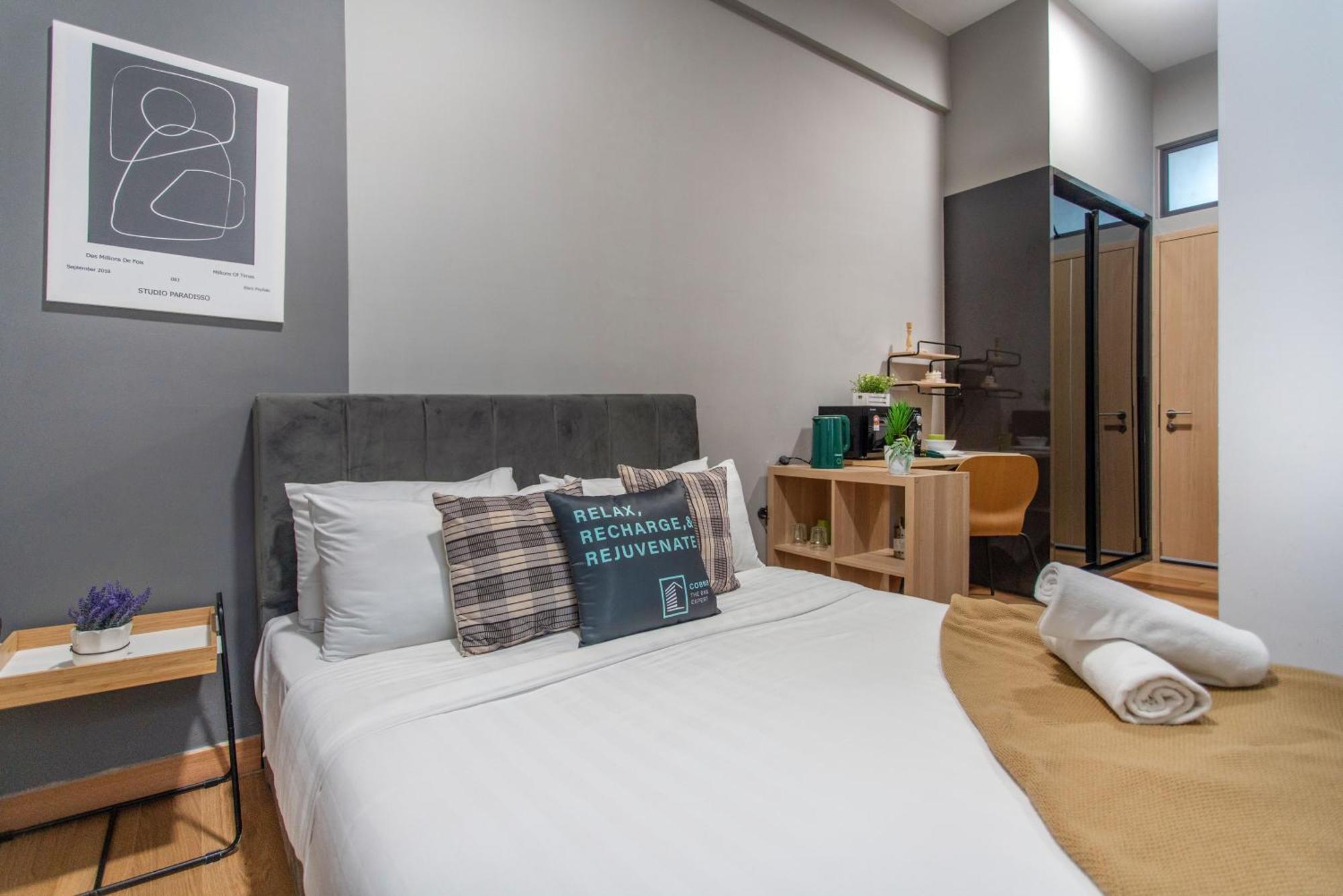 The Colony & Luxe With Klcc View Skypool By Cobnb Kuala Lumpur